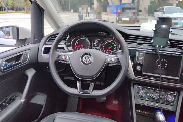 Used Volkswagen Touran 2018 Volkswagen Touran L 280TSI DSG Comfort Edition 7-seater Steering Wheel