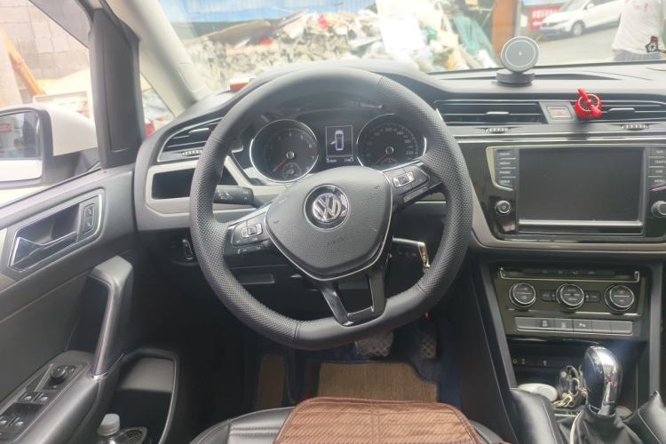 Used Volkswagen Touran 2018 Volkswagen Touran L 280TSI DSG Comfort Edition 7 Seats China V Emission Standard Steering Wheel