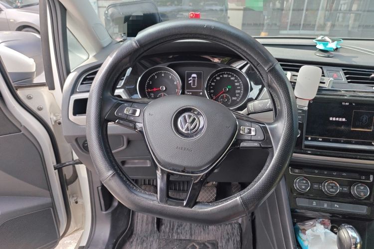 Used Volkswagen Touran 2018 Volkswagen Touran L 280TSI DSG Comfort Edition 7-seater Steering Wheel