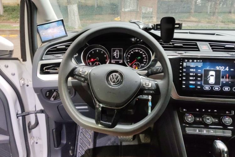 Used Volkswagen Touran 2018 Volkswagen Touran L 280TSI DSG Comfort Edition 7 Seats China V Emission Standard Steering Wheel