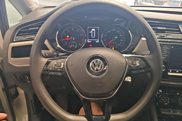 Used Volkswagen Touran 2018 Volkswagen Touran L 280TSI DSG Comfort Edition 7 Seats China V Emission Standard Steering Wheel