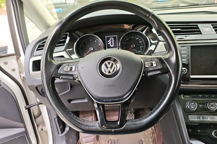 Used Volkswagen Touran 2018 Volkswagen Touran L 280TSI DSG Boundary Edition 7 Seats China VI Standard Steering Wheel