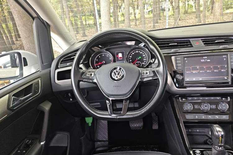 Used Volkswagen Touran 2018 Volkswagen Touran L 280TSI DSG Boundary Luxury Edition 7 Seats China VI Standard Steering Wheel