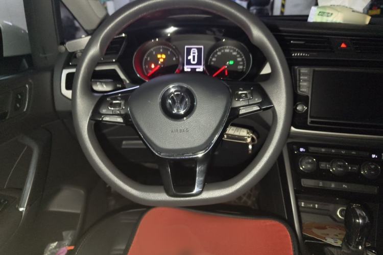 Used Volkswagen Touran 2018 Volkswagen Touran L 280TSI DSG Comfort Edition 7 Seats China VI Standard Steering Wheel