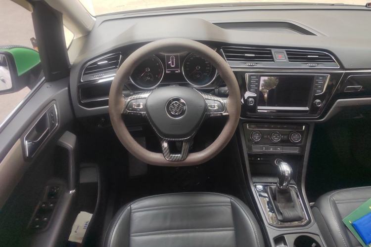 Used Volkswagen Touran 2018 Volkswagen Touran L 280TSI DSG Boundary Edition 7 Seats China VI Standard Steering Wheel