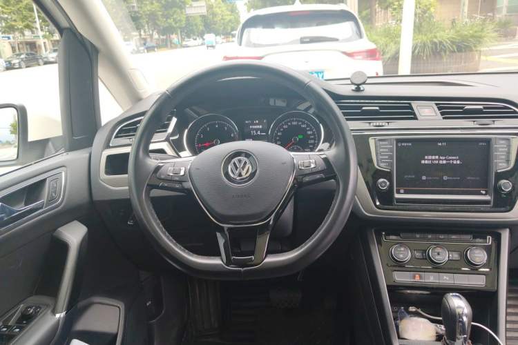 Used Volkswagen Touran 2018 Volkswagen Touran L 280TSI DSG Boundary Edition 7 Seats China VI Standard Steering Wheel