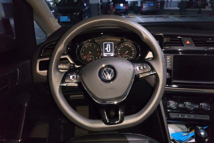 Used Volkswagen Touran 2018 Volkswagen Touran L 280TSI DSG Comfort Edition 7 Seats China VI Standard Steering Wheel