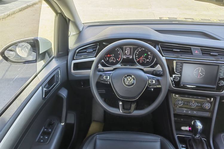 Used Volkswagen Touran 2018 Volkswagen Touran L 280TSI DSG Comfort Edition 7 Seats China V Emission Standard Steering Wheel