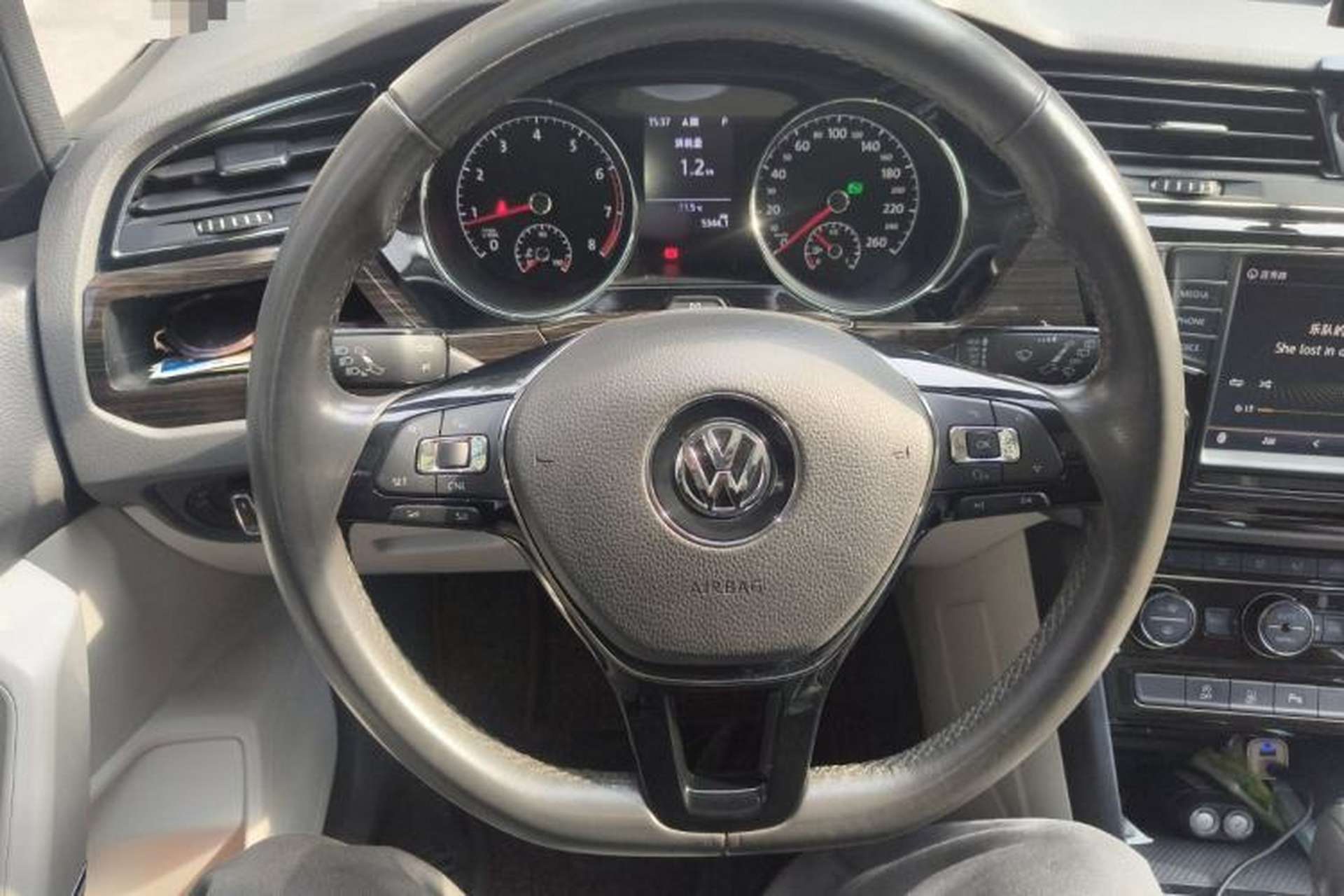 Used Volkswagen Touran 2018 Volkswagen Touran L 280TSI DSG Comfort Edition 6-seater Steering Wheel