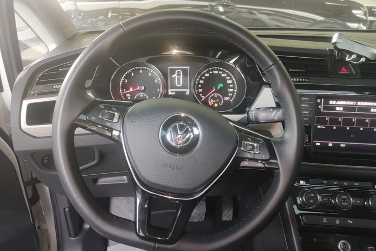 Used Volkswagen Touran 2018 Volkswagen Touran L 280TSI DSG Comfort Edition 7-seater Steering Wheel