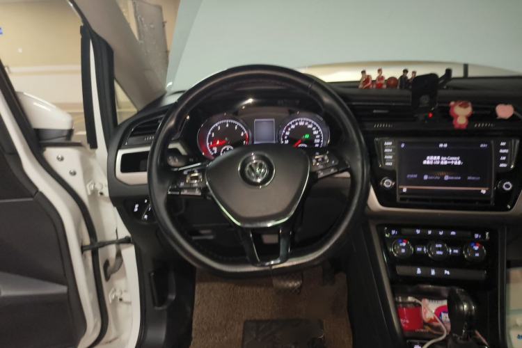 Used Volkswagen Touran 2018 Volkswagen Touran L 280TSI DSG Comfort Edition 7 Seats China V Emission Standard Steering Wheel