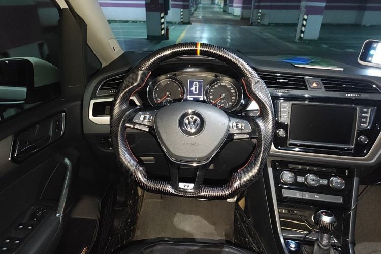 Used Volkswagen Touran 2018 Volkswagen Touran L 280TSI DSG Luxury Edition 6-seater Steering Wheel