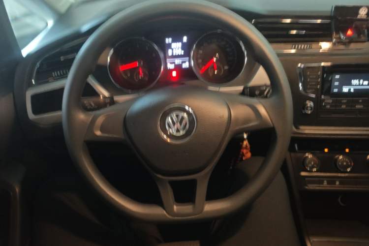 Used Volkswagen Touran 2018 Volkswagen Touran L 280TSI Manual Trend Edition Steering Wheel