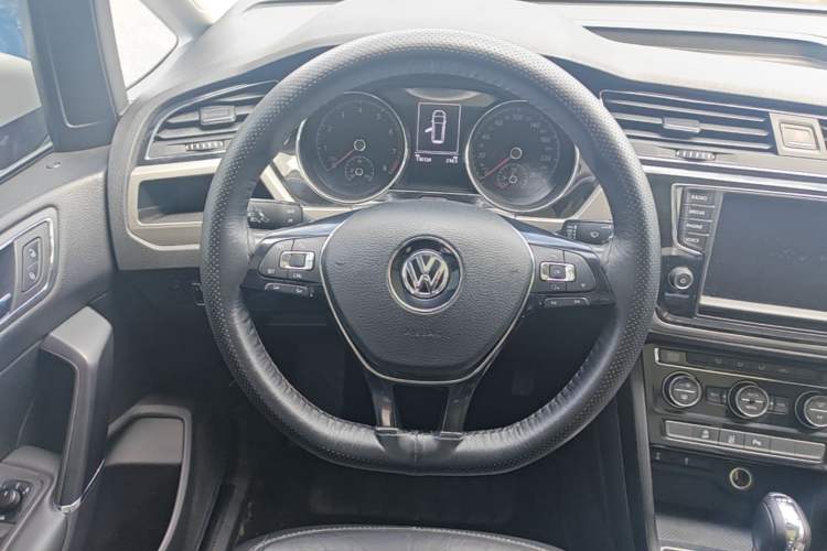 Used Volkswagen Touran 2018 Volkswagen Touran L 280TSI DSG Boundary Edition 6-Seater China VI Standard Steering Wheel
