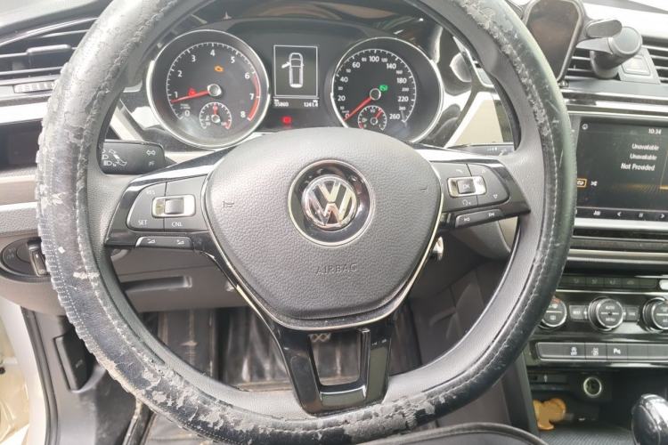 Used Volkswagen Touran 2018 Volkswagen Touran L 280TSI DSG Comfort Edition 7 Seats China VI Standard Steering Wheel