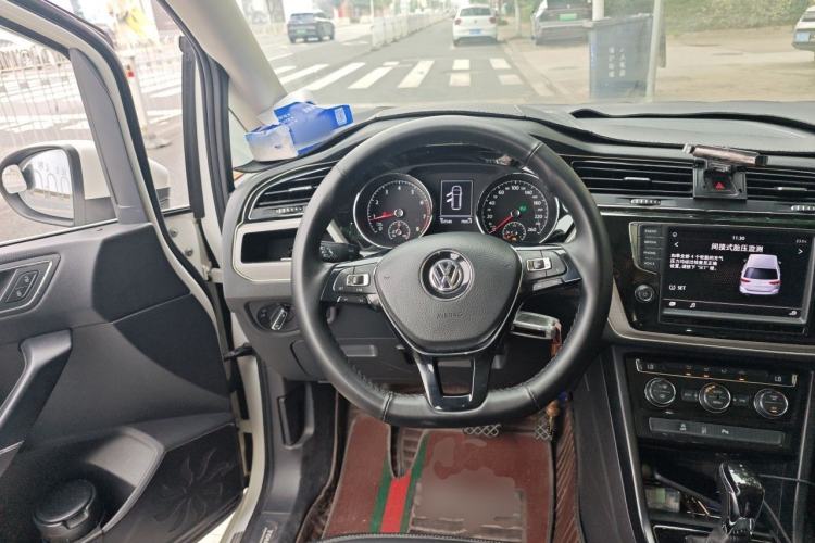Used Volkswagen Touran 2018 Volkswagen Touran L 280TSI DSG Comfort Edition 7 Seats China V Emission Standard Steering Wheel