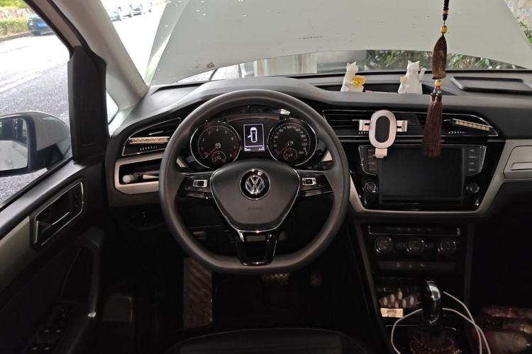 Used Volkswagen Touran 2018 Volkswagen Touran L 280TSI DSG Comfort Edition 7 Seats China V Emission Standard Steering Wheel