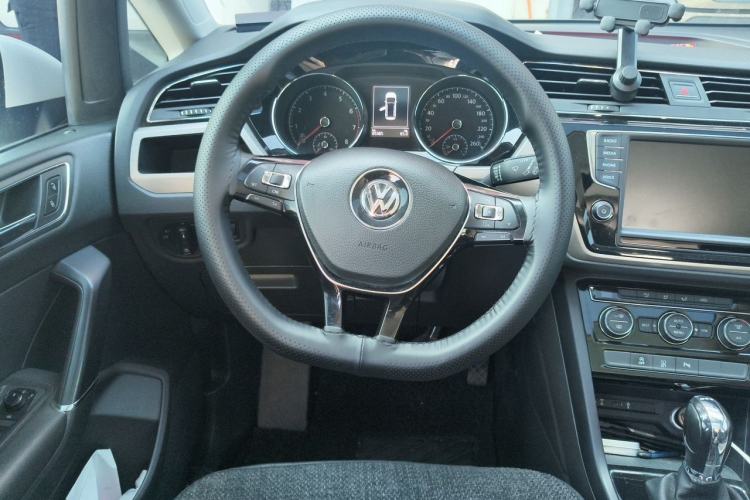 Used Volkswagen Touran 2018 Volkswagen Touran L 280TSI DSG Comfort Edition 7 Seats China V Emission Standard Steering Wheel