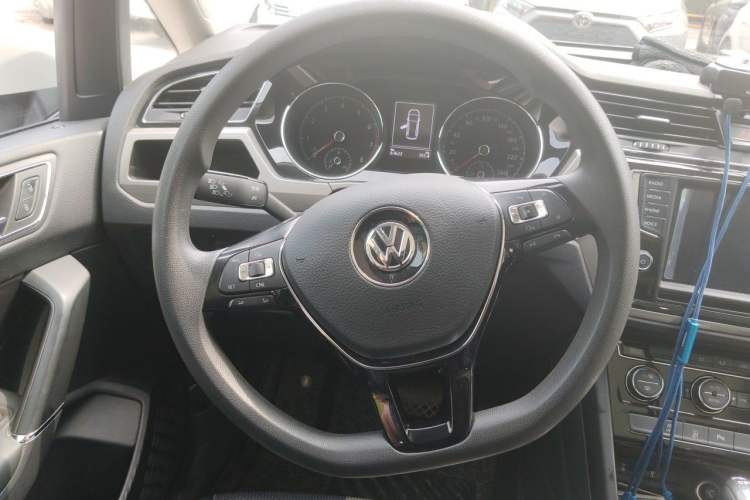 Used Volkswagen Touran 2018 Volkswagen Touran L 280TSI DSG Comfort Edition 7 Seats China VI Standard Steering Wheel