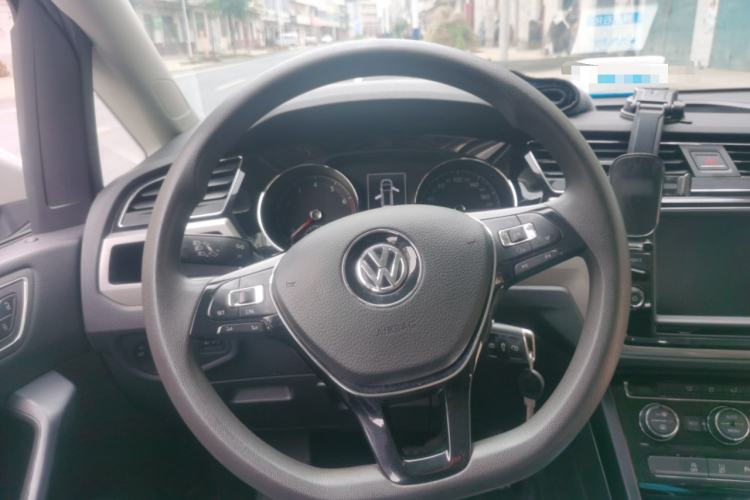 Used Volkswagen Touran 2018 Volkswagen Touran L 280TSI DSG Comfort Edition 7 Seats China VI Standard Steering Wheel