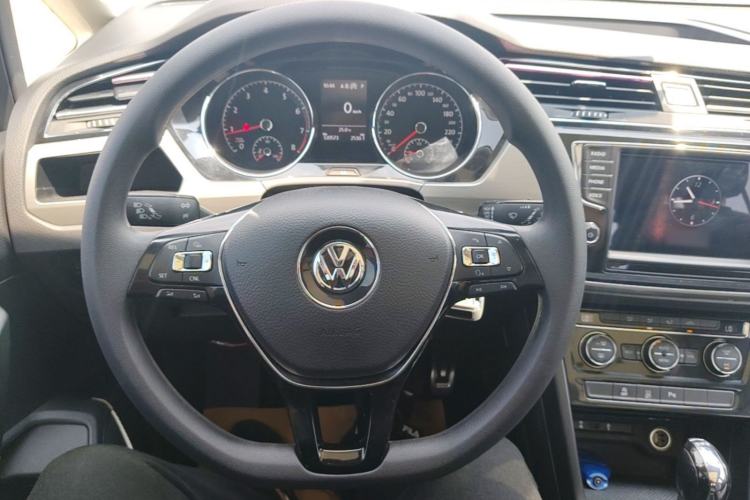 Used Volkswagen Touran 2018 Volkswagen Touran L 280TSI DSG Comfort Edition 7 Seats China V Emission Standard Steering Wheel