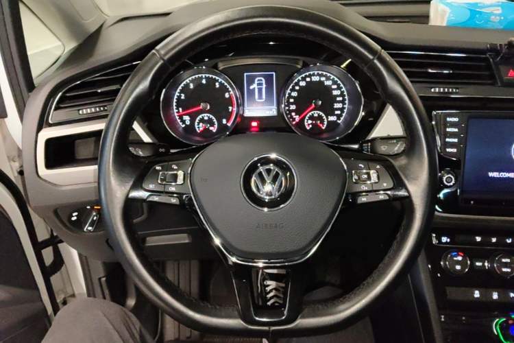 Used Volkswagen Touran 2018 Volkswagen Touran L 280TSI DSG Boundary Edition 7 Seats China V Emission Standard Steering Wheel