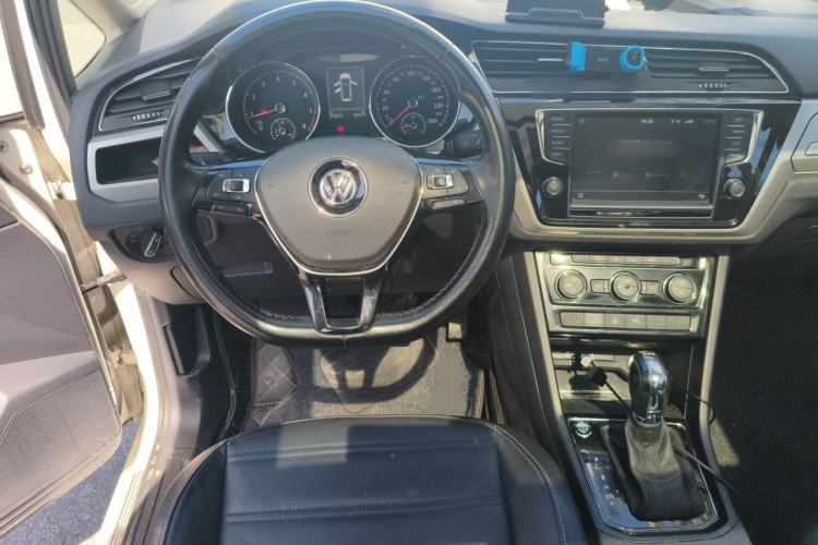 Used Volkswagen Touran 2018 Volkswagen Touran L 280TSI DSG Comfort Edition 7-seater Steering Wheel