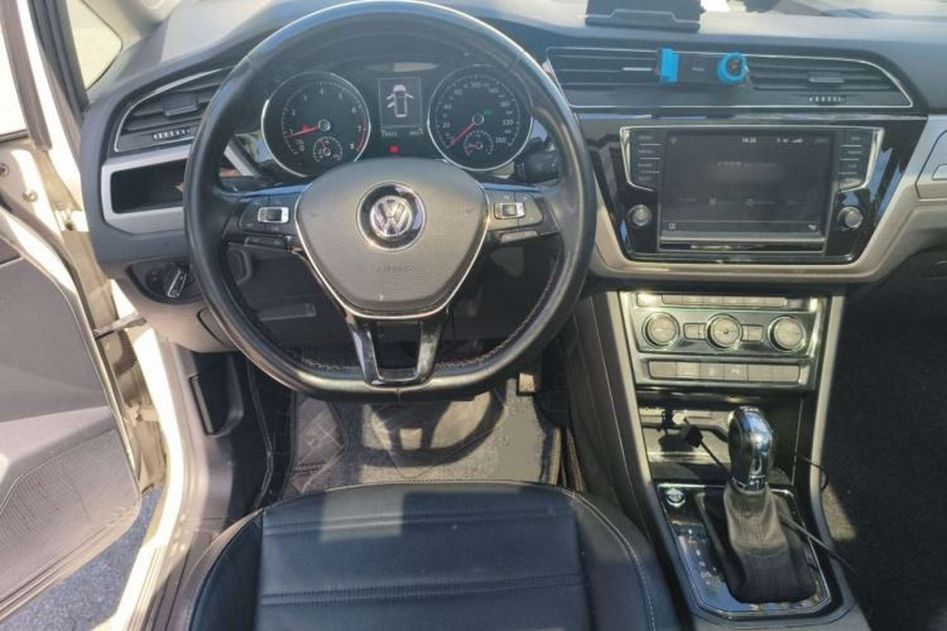 Used Volkswagen Touran 2018 Volkswagen Touran L 280TSI DSG Comfort Edition 7-seater Steering Wheel