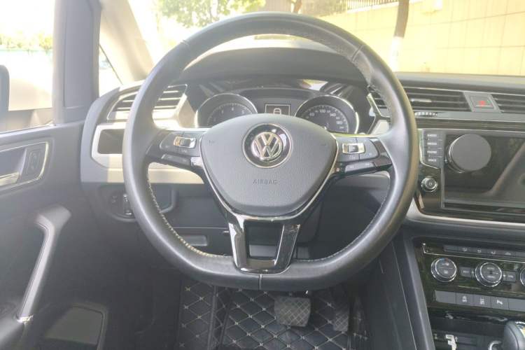 Used Volkswagen Touran 2018 Volkswagen Touran L 280TSI DSG Comfort Edition 6-seater Steering Wheel