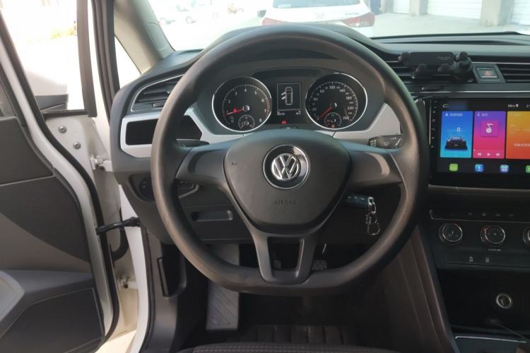 Used Volkswagen Touran 2018 Volkswagen Touran L 280TSI Manual Trend Edition Steering Wheel