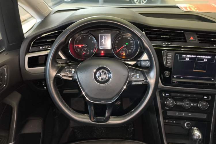 Used Volkswagen Touran 2018 Volkswagen Touran L 280TSI DSG Boundary Edition 7 Seats China VI Standard Steering Wheel