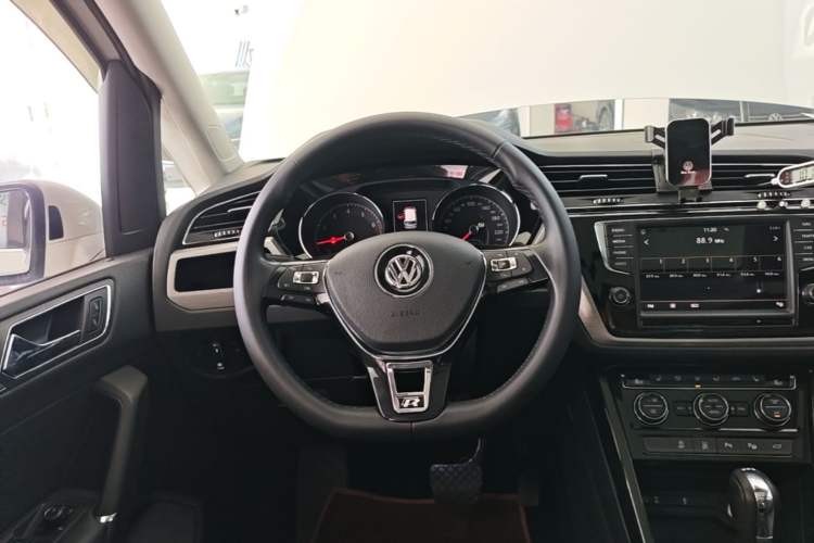 Used Volkswagen Touran 2018 Volkswagen Touran L 280TSI DSG Boundary Luxury Edition 7 Seats China V Emission Standard Steering Wheel