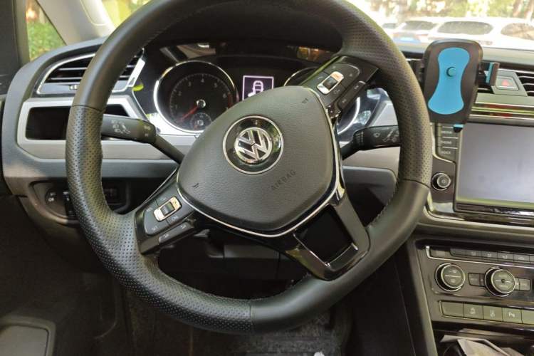 Used Volkswagen Touran 2018 Volkswagen Touran L 280TSI DSG Comfort Edition 7 Seats China V Emission Standard Steering Wheel