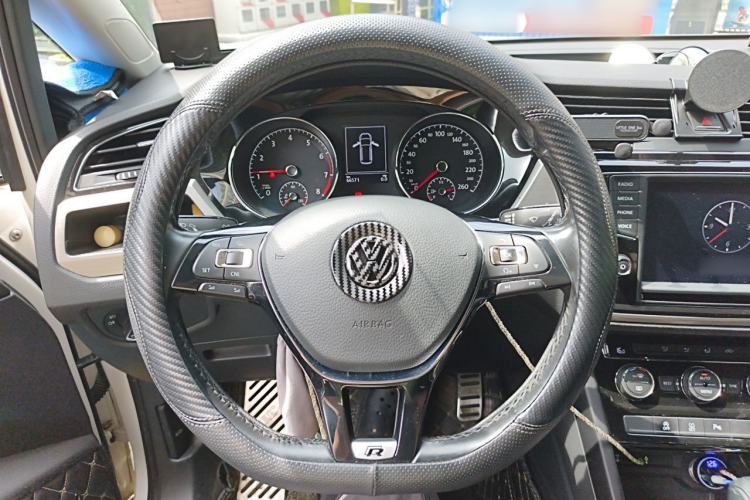 Used Volkswagen Touran 2018 Volkswagen Touran L 280TSI DSG Boundary Edition 7 Seats China VI Standard Steering Wheel