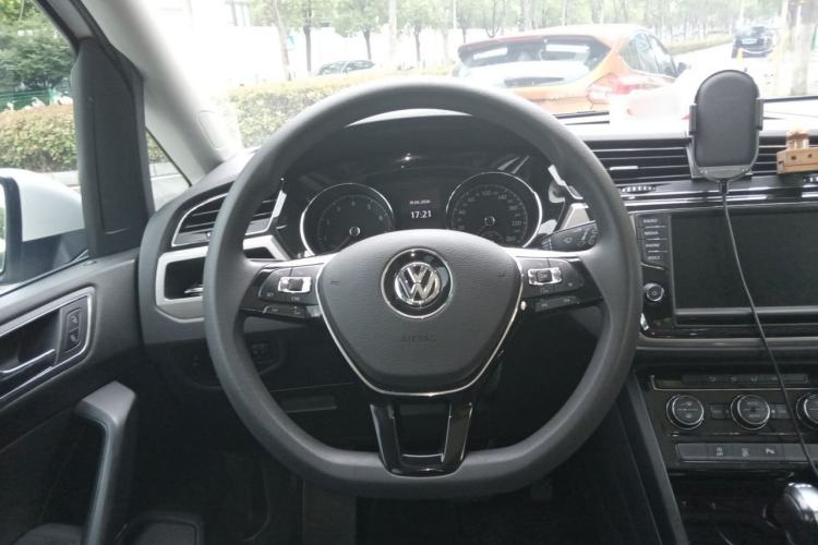 Used Volkswagen Touran 2018 Volkswagen Touran L 280TSI DSG Comfort Edition 7 Seats China V Emission Standard Steering Wheel