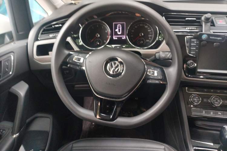 Used Volkswagen Touran 2018 Volkswagen Touran L 280TSI DSG Comfort Edition 7 Seats China V Emission Standard Steering Wheel