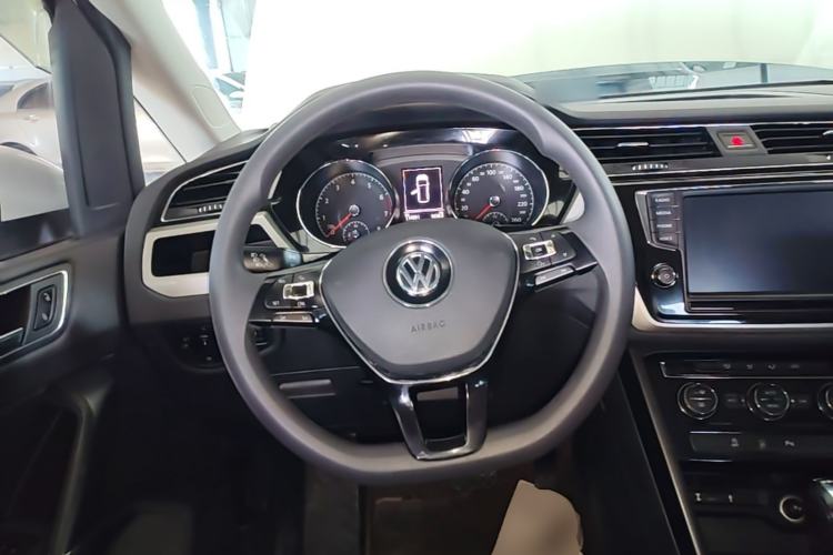 Used Volkswagen Touran 2018 Volkswagen Touran L 280TSI DSG Comfort Edition 7 Seats China V Emission Standard Steering Wheel