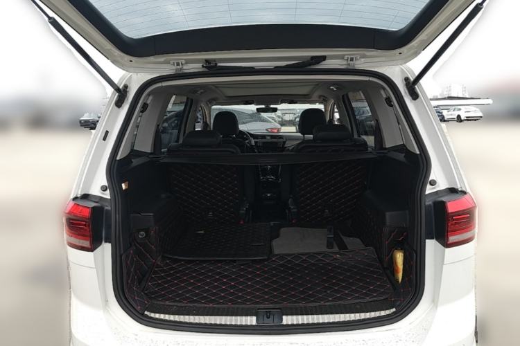 Used Volkswagen Touran 2018 Volkswagen Touran L 280TSI DSG Comfort Edition 6-seater Trunk