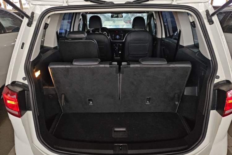 Used Volkswagen Touran 2018 Volkswagen Touran L 280TSI DSG Style Edition 7 Seats China VI Standard Trunk