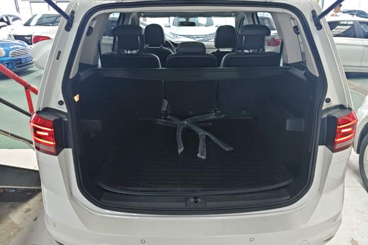 Used Volkswagen Touran 2018 Volkswagen Touran L 280TSI DSG Comfort Edition 7 Seats China V Emission Standard Trunk