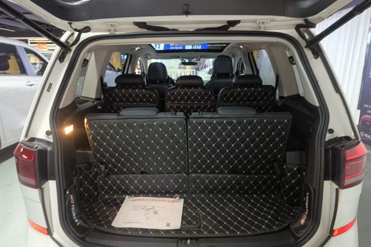 Used Volkswagen Touran 2018 Volkswagen Touran L 280TSI DSG Boundary Edition 7 Seats China V Emission Standard Trunk