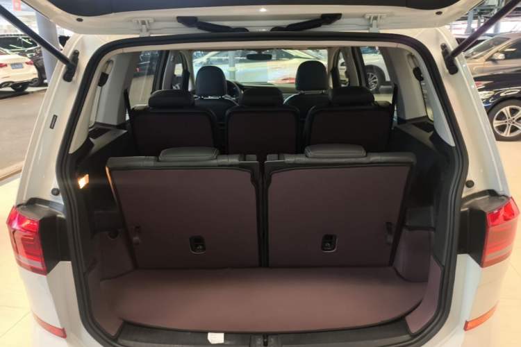 Used Volkswagen Touran 2018 Volkswagen Touran L 280TSI DSG Boundary Edition 7 Seats China VI Standard Trunk