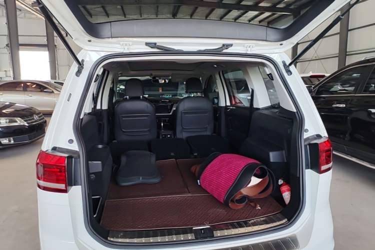 Used Volkswagen Touran 2018 Volkswagen Touran L 280TSI DSG Comfort Edition 7 Seats China V Emission Standard Trunk