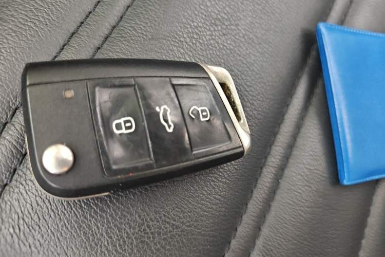 Used Volkswagen Touran 2018 Volkswagen Touran L 280TSI DSG Boundary Edition 7 Seats China VI Standard Vehicle Key