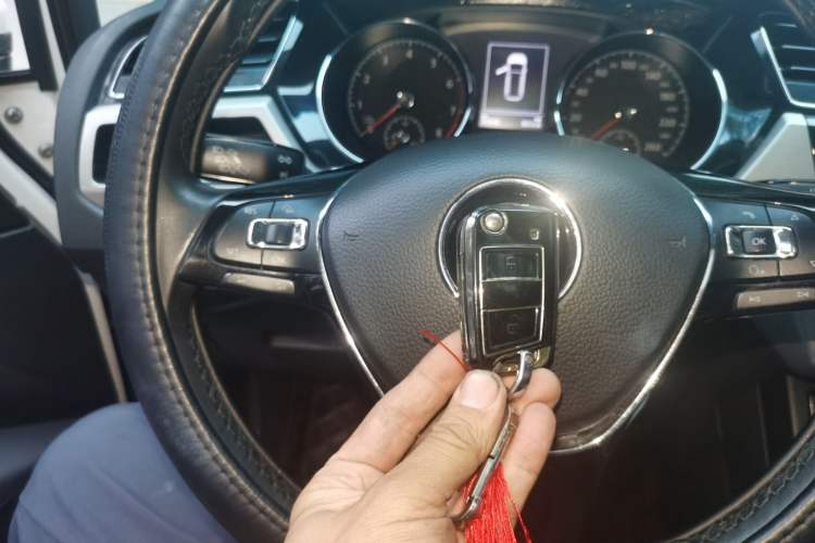 Used Volkswagen Touran 2018 Volkswagen Touran L 280TSI DSG Comfort Edition 7-seater Vehicle Key