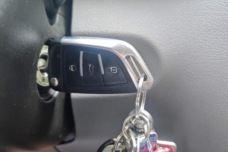 Used Volkswagen Touran 2018 Volkswagen Touran L 1.6L Manual Trend Edition Vehicle Key