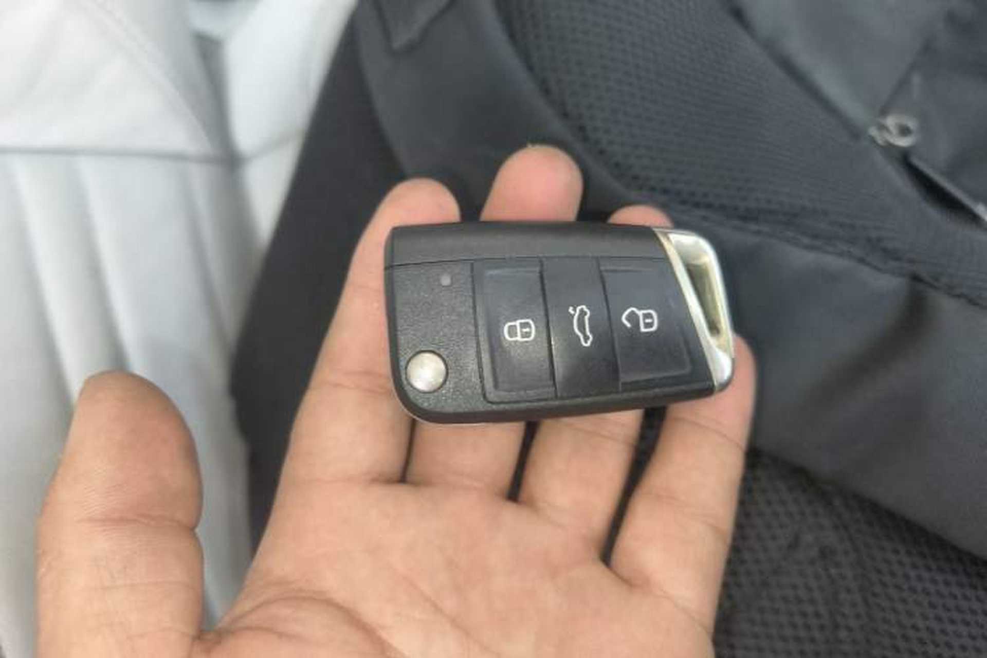 Used Volkswagen Touran 2018 Volkswagen Touran L 280TSI DSG Comfort Edition 6-seater Vehicle Key