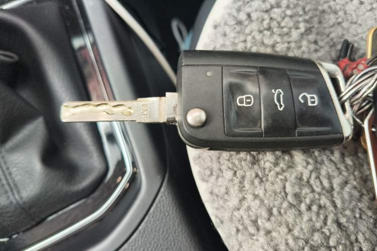 Used Volkswagen Touran 2018 Volkswagen Touran L 280TSI DSG Comfort Edition 7 Seats China V Emission Standard Vehicle Key