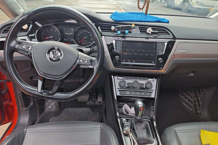 Used Volkswagen Touran 2018 Volkswagen Touran L 280TSI DSG Boundary Luxury Edition 6 Seats China V Emission Standard Center Console