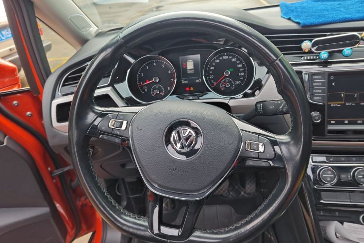 Used Volkswagen Touran 2018 Volkswagen Touran L 280TSI DSG Boundary Luxury Edition 6 Seats China V Emission Standard Steering Wheel